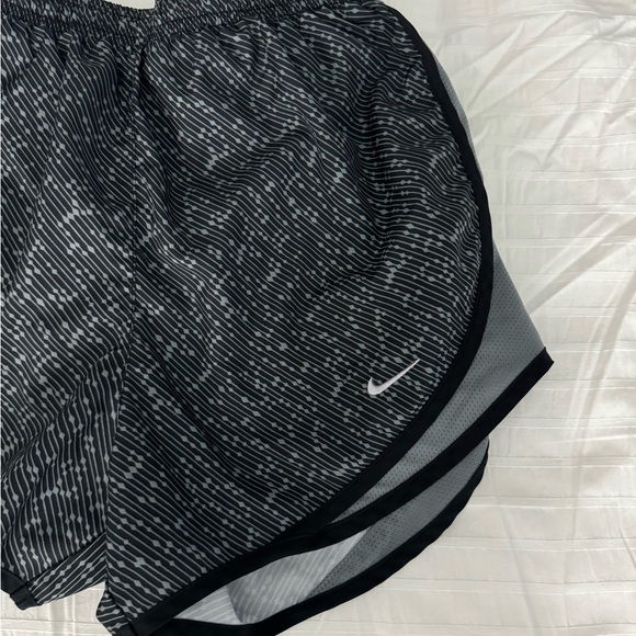 Nike shorts - Picture 2 of 4